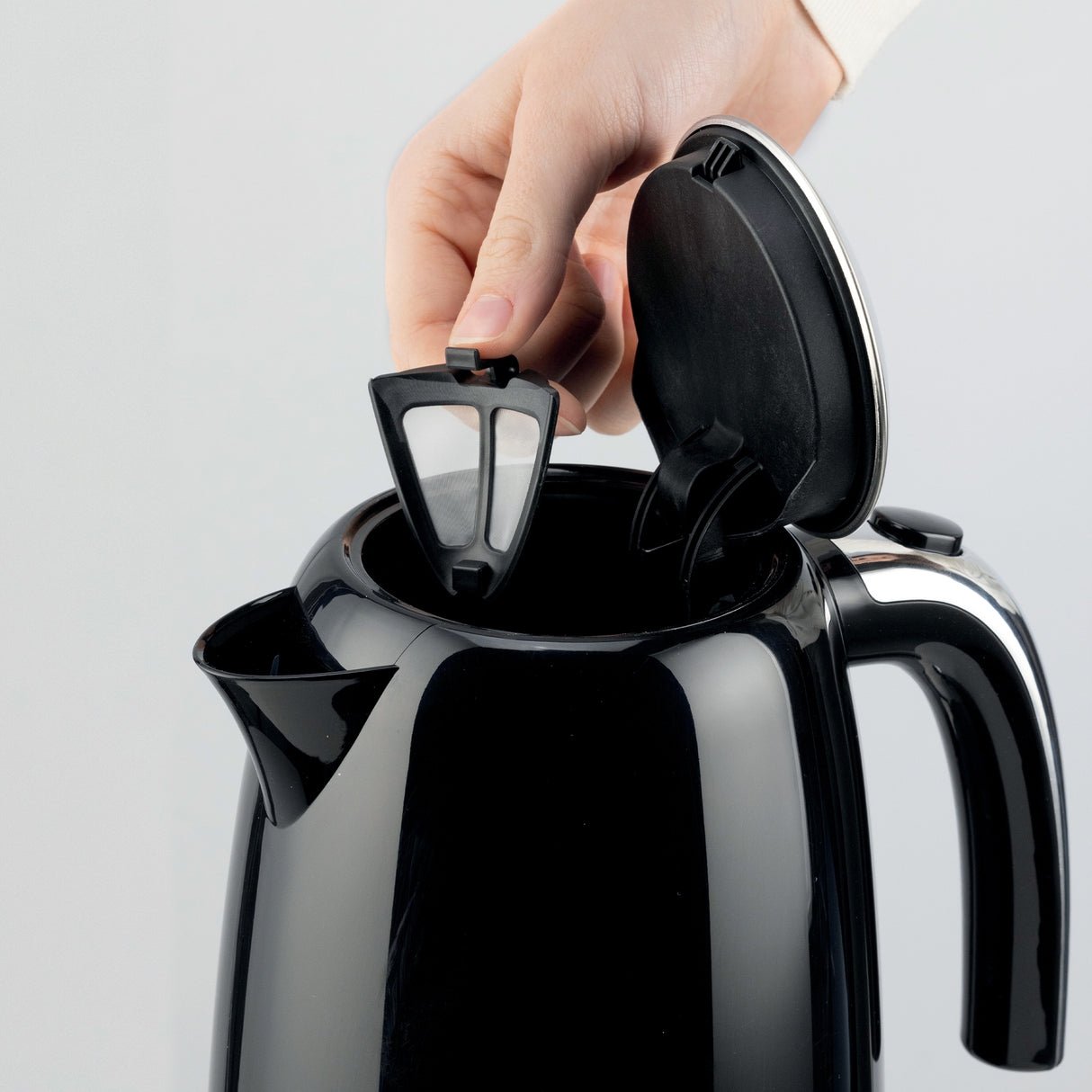 Kenwood - Eterna Plastic Kettle Glossy Black - ZJP31.000BK